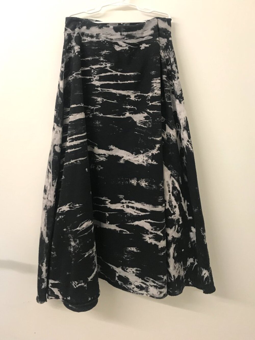 Tryst Black & White Tie Dye Marble Print Midi Skirt | Flowy A-Line Fold-Over L